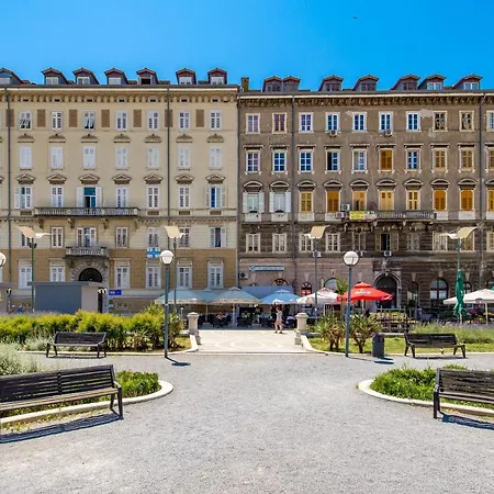 With Center شقة *