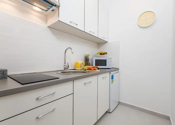 Apartment With Center *